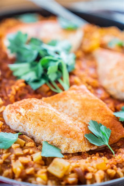 This easy arroz con pollo recipe is the perfect answer to busy weeknights. Easy One Pot Arroz Con Pollo - Jen Elizabeth's Journals