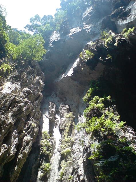 The batu caves has three main caves and several smaller caves that dot the entire complex. Batu Caves, Malaysia | Batu caves, Outdoor, Batu
