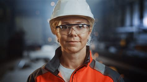 Five Things To Consider When Selecting Prescription Safety Glasses For Construction Workers