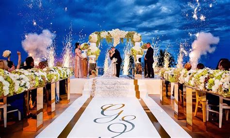Host The Grandest Of Outdoor Ceremonies At The Luxurious Fontainebleau