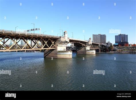 Portland City Of Bridges Burnside Bridge Stock Photo Alamy