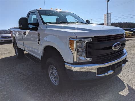Pre Owned 2017 Ford Super Duty F 250 Pickup Xl In Oxford White