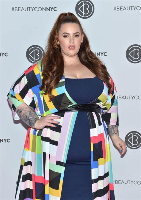 Tess Holliday Shares Unretouched Photo Loves That It Isnt ‘flattering
