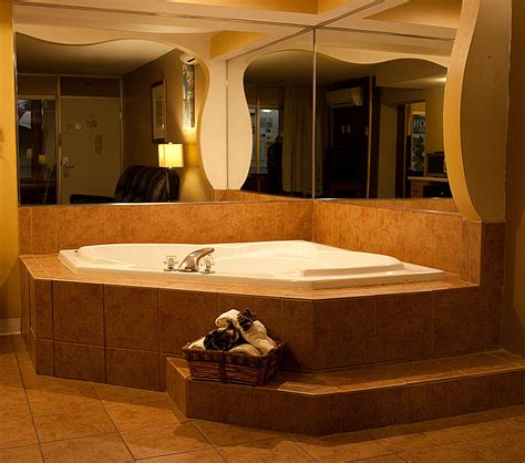 Ot tub, so you can relax in complete privacy. St Louis Hotels With Jacuzzi Suites | Travel Guide