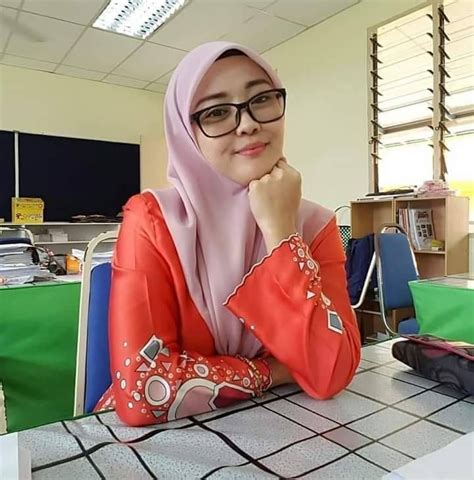 Gambar Cikgu Melayu Cantik Bertudung Berspender Putih Pepek Berbulu