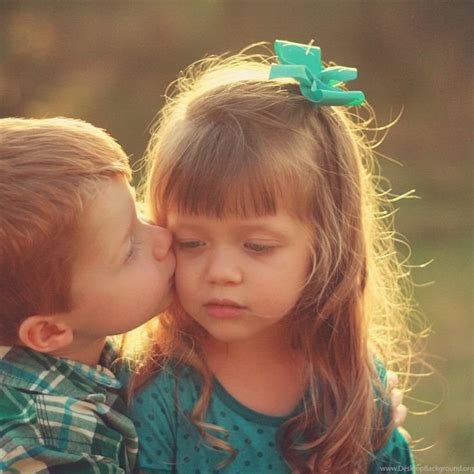 Child Love Little Boy Kissing A Girl Desktop Background