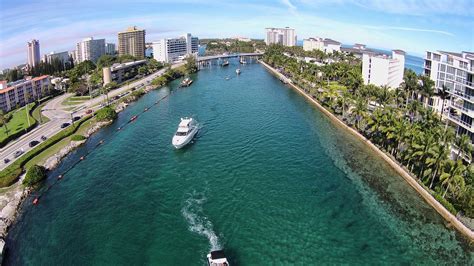 Increasing clouds with little temperature change. Bahia de Boca Ratón