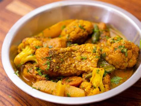 Fulkopi Diye Katla Macher Jhol Catla Rohu Fish Curry With Seasonal