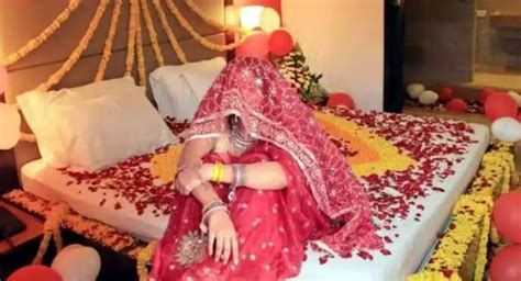 First Wedding Night लग्नाच्या पहिल्या रात्री भारतीय करतात हे काम अनेकांना विश्वासच बसणार