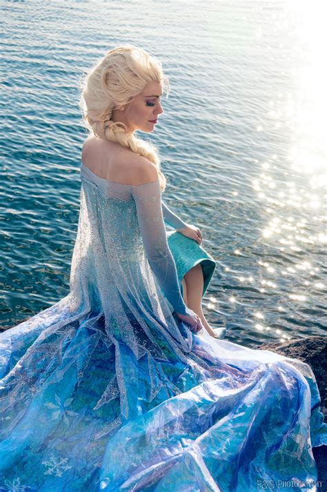 Lucioles As Elsa From Frozen Pands Photography Cosplay Elsa Cosplay