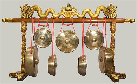 Ada banyak alat musik jawa tengah yang populer hingga ke berbagai wilayah, namun tidak semua alat musik jawa tengah masih dikenal dan populer hingga saat ini. Alat musik Tradisional Jawa Tengah Beserta Gambar dan Penjelasan - Kebudayaan Indonesia
