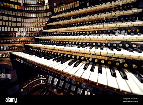The Organ Worlds Largest Hi Res Stock Photography And Images Alamy