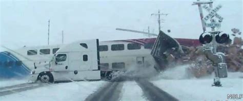 We would like to show you a description here but the site won't allow us. Passenger Train Crashes Through FedEx Truck in Shocking ...