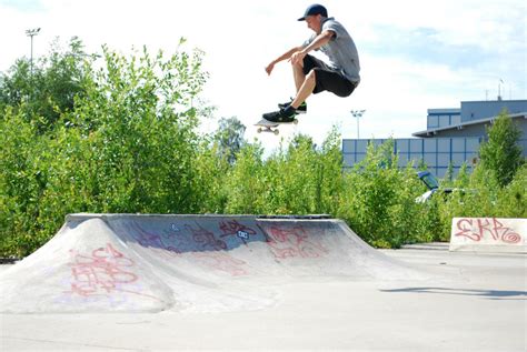 Free skate spot database where you can view location, videos and nearby skate spots around you Windmill skate crew - Finland - Ei Sulle video - Confusion Magazine: International Skateboarding ...