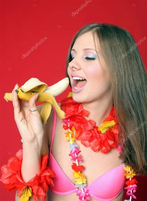 aloha bikini girl com banana fotos imagens de © kary1974 4893779