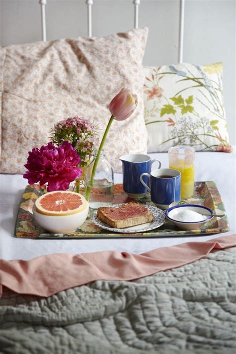 Bacon rolls were the staple on a typical breakfast menu with eggs. Colazione a letto in perfetto hygge style - la Figurina