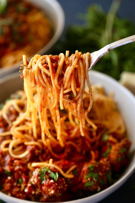 Slow Cooker Spaghetti Bolognese Sauce The Chunky Chef