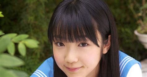 Imoto Idol Japan Girl Momo Shiina 椎名もも School Uniform