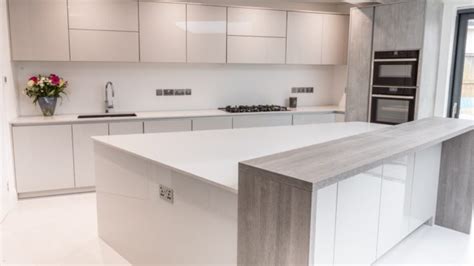 We spend so much time cooking, dining and socialising in our kitchens that we need them to be functional and practical but also inviting and attractive at the same time. High Gloss Kitchen Units - Eternal Kitchen