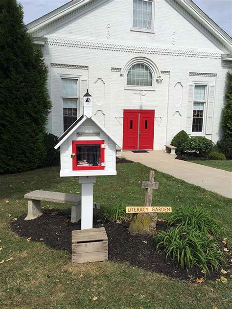 39 Wildly Creative Little Free Library Designs Little