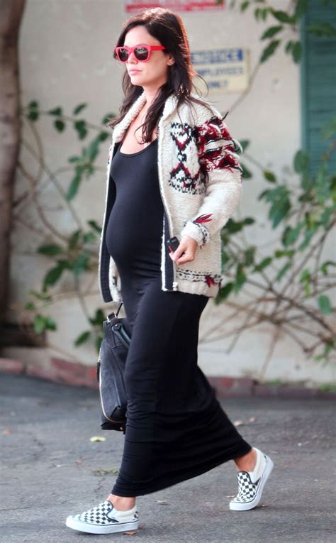 Bump Day From Rachel Bilsons Pregnancy Style E News