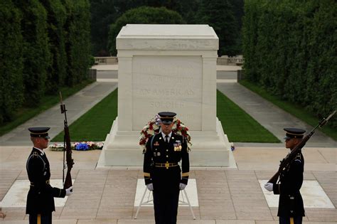 At Tomb Of The Unknowns A Ritual Of Remembrance The Washington Post