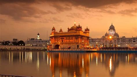 15 Beautiful Golden Temple Images Taken By Pro Photographers | Live