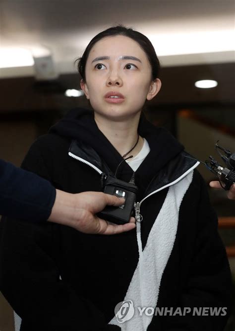 소개 편집 중국 에서 귀화한 대한민국 의 여자 탁구 선수이다. 전지희-유남규 갈등 사태 '화해'로 마무리…탁구협회는 '견책 ...