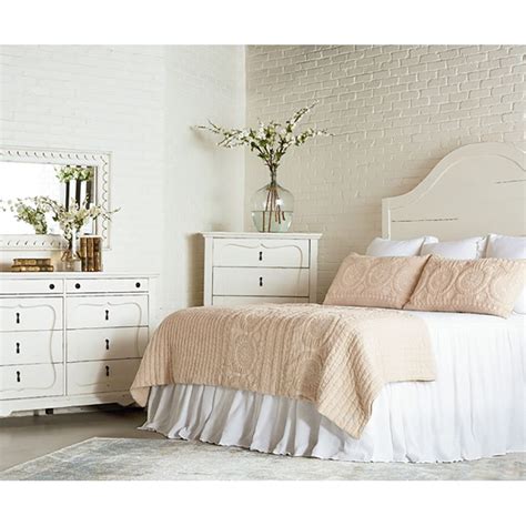 Each piece falls onto a specific genre: Magnolia Homes Farmhouse Craft Headboard Jo's White Yes! I ...