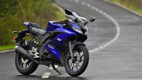 Mesin itu sendiri menggunakan mesin dasar yang sama dan bagi yang tidak sabar untuk melihat tampilan langsung dari yamaha r15, untuk sementara ini bisa melihat galeri foto dari motor tersebut di sini. Yamaha YZF R15 V2 Wallpapers - Wallpaper Cave