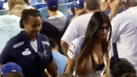 Video Mia Khalifa Gets Escorted Out Of Last Night S Dodgers Game The