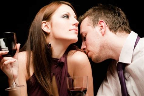 Cómo seducir a un hombre con la mirada Blog del soltero