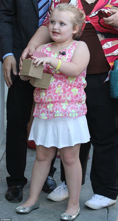 Honey Boo Boo Discovers A Cupcake Atm In Beverly Hills And Sticks Her Head Straight Into It