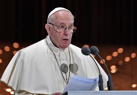 Papa Francesco in pericolo, complotto in Vaticano: il libro che svela i ...