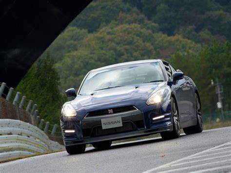 Nissan Gt R R35 Facelift Specs And Photos 2011 2012 2013 2014