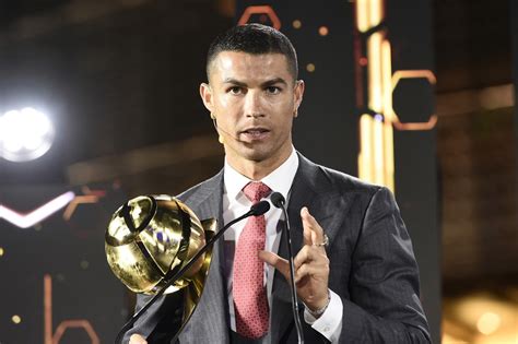 Cristiano Ronaldo é Escolhido Melhor Jogador Do Século No Globe Soccer