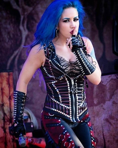Alissa White Gluz Of Arch Enemy And Ex The Agonist In 2020 Alissa White Heavy Metal Girl