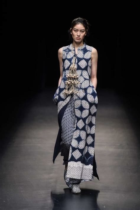 indonesia fashion week batik dress modern indonesia fashion week indonesia fashion