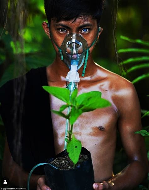 Indonesian Tribe With Extremely Rare Electric Blue Eyes Due To Genetic