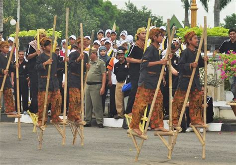 Misteri Egrang Permainan Tradisional Indonesia Yang Belum Diketahui