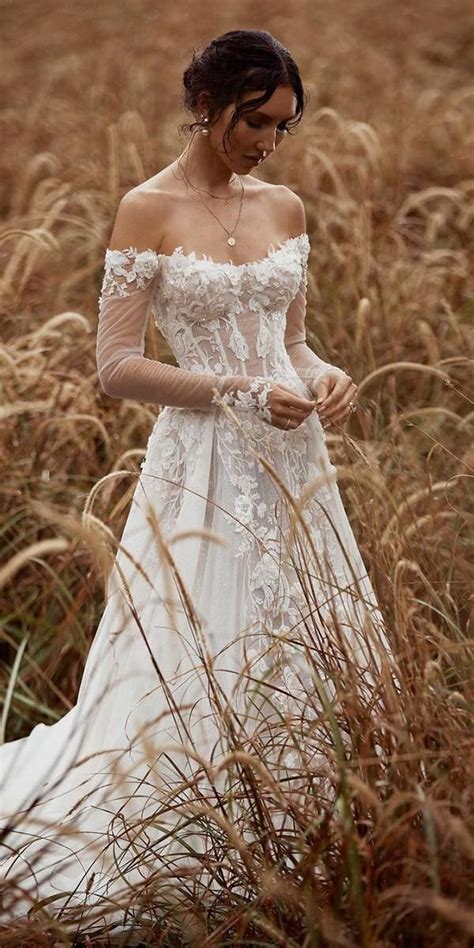 Rustic Lace Wedding Dresses 21 Styles For Brides Wedding Dress Guide Pretty Wedding Dresses