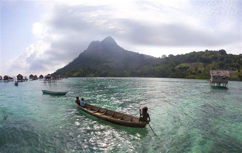 Photo about the stunning view from pulau bohey dulang, sabah malaysia. 6221 Fishing village--Pulau Bohey Dulang , Sabah ...