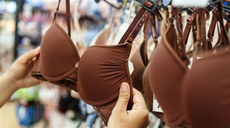 Men And Women Agree A C Cup Is The Ideal Breast Size | HuffPost Canada Life
