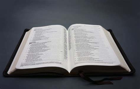 Una Biblia Abierta Foto De Archivo Imagen De Abierto 78231382