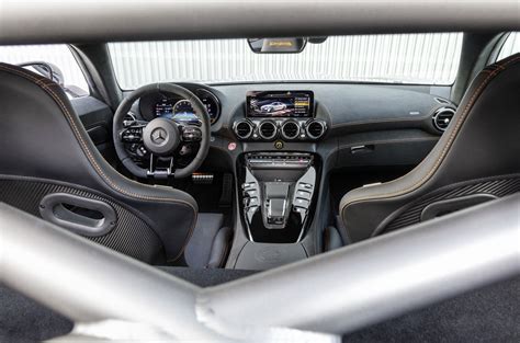 Mercedes AMG GT Black Series con potencia histórica Conduciendo com