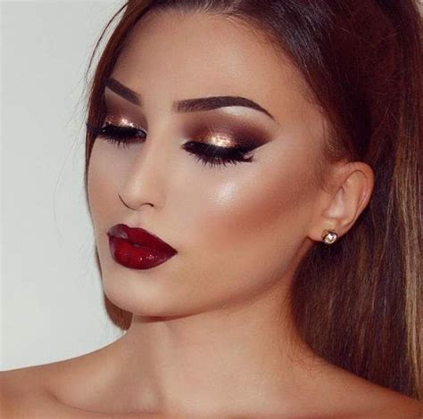 Smokey Eyes With Red Lips Thats Sensous Seductive Hike N Dip Holiday Makeup Looks Hair