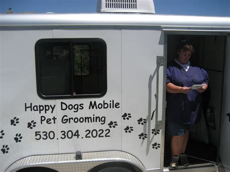 Information about "trailer1.jpg" on happy dogs mobile pet grooming