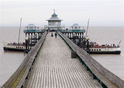 Vintage Photos Show 200 Years Of Britains Coastal Piers Daily Mail