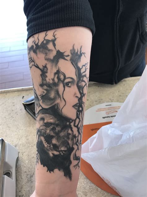 Submit it here to bhhpt and let all your fellow potterheads admire it! Harry Potter themed tattoo so cool | Tattoos, Flower ...
