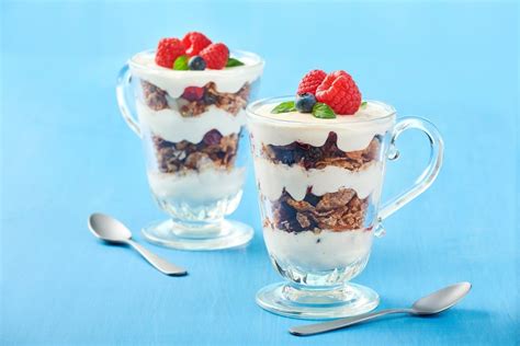 Copa De Yogurt Con Cereal Y Frutas Recetas Nestlé